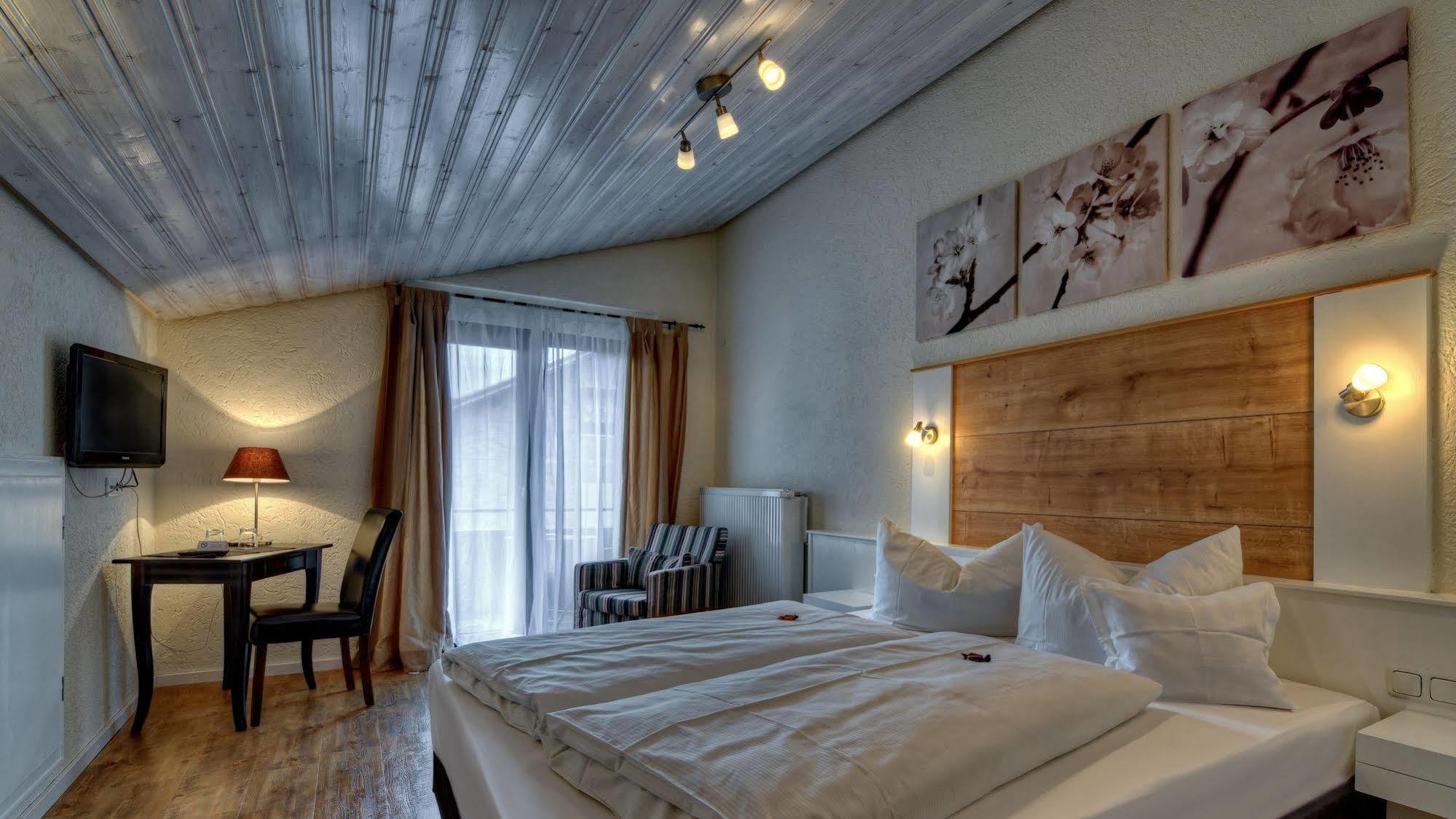 H+ Hotel Оберштауфен Экстерьер фото